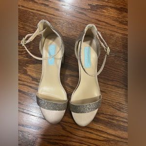 COPY - NWT Betsy Johnson champagne glitter wedding block heels. Size 7.5. New i…